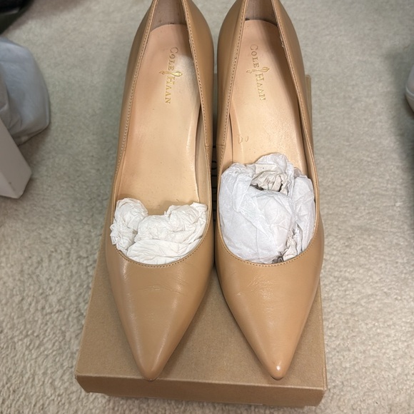 Cole Haan Air Juliana Pump, Sandstone, 8.5 - Picture 4 of 5